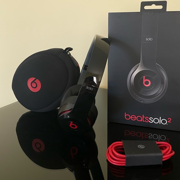 NEW Beats Solo2 Wired On-Ear Headphones-Black - Picture 4 of 7